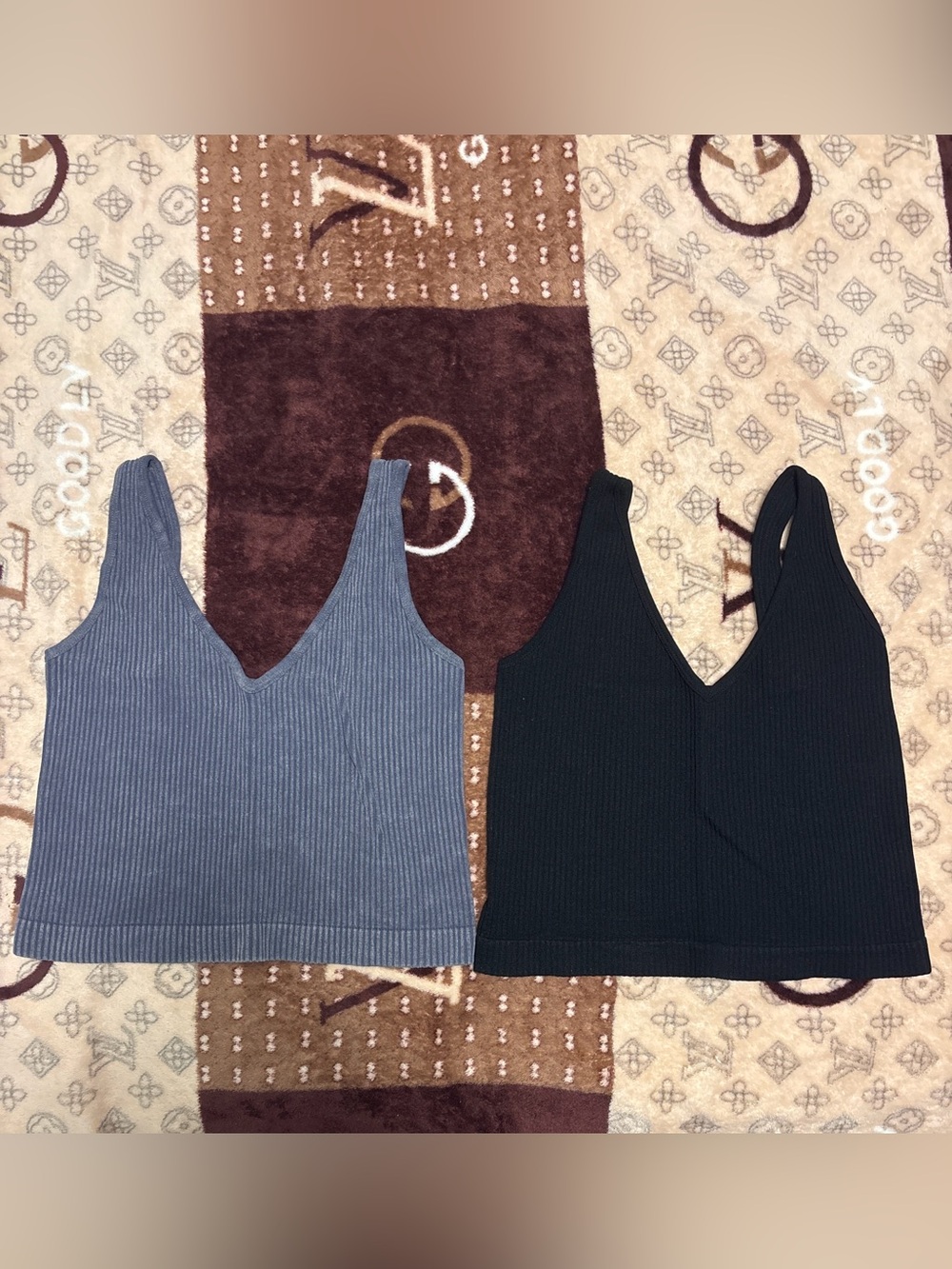 Bundle of 2 aura tanks